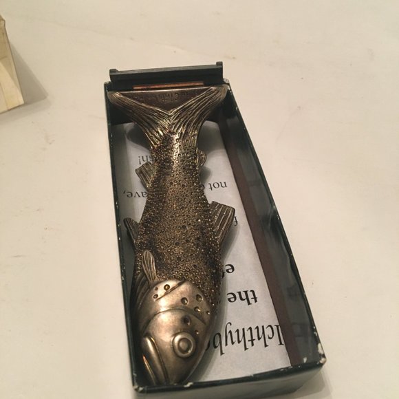 Vintage trout razor and Decorative Plate for Automobiles - Picture 8 of 15